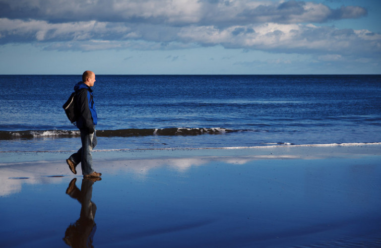 walking on the beach cco publicdomain 2017